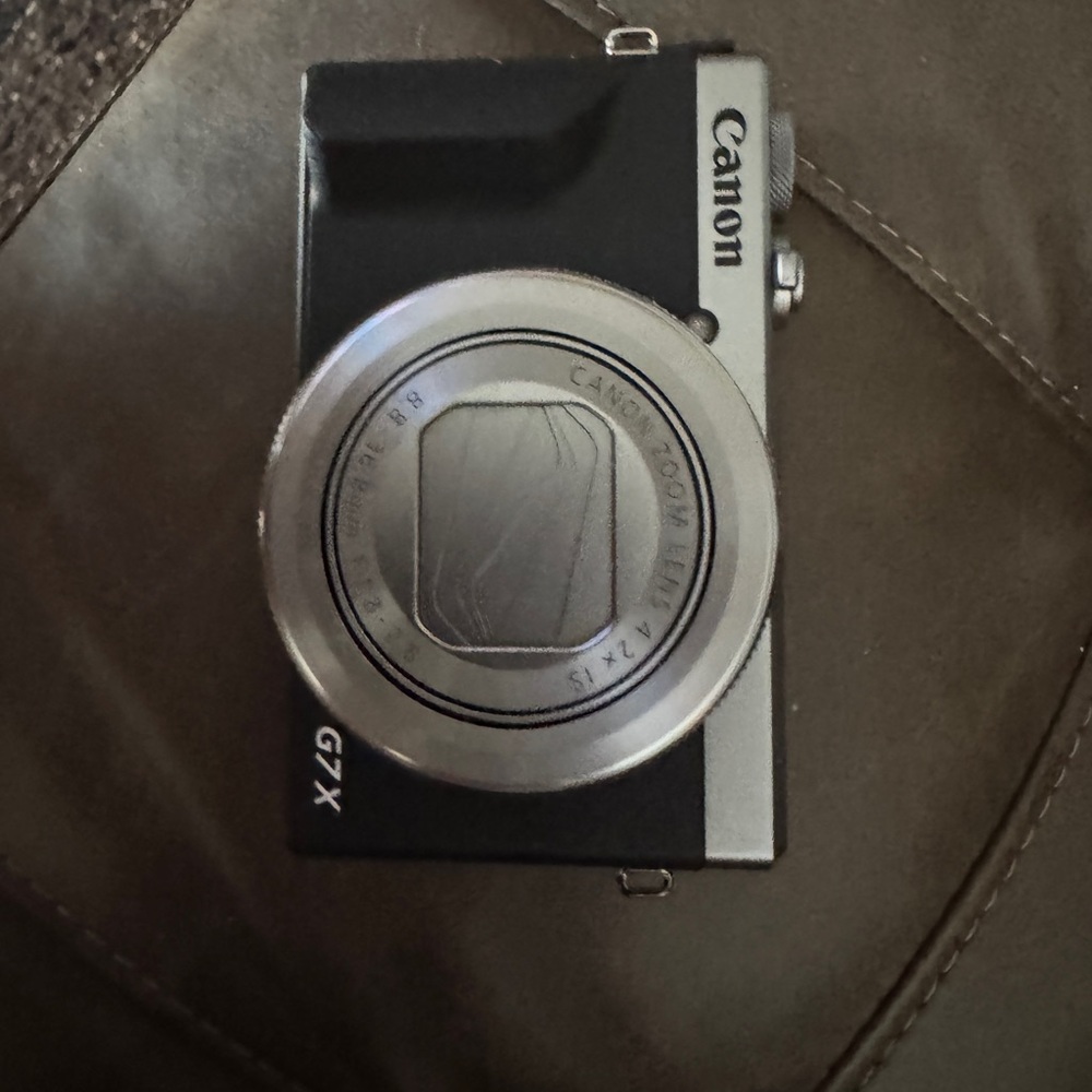 Canon G7X iii Compact Camera in Black and Silver